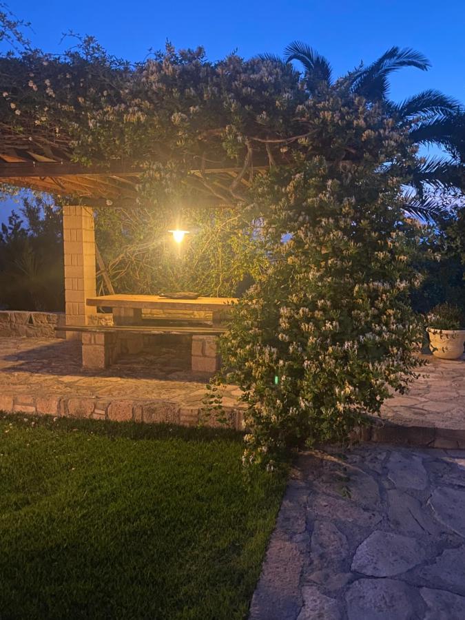 Pistachio Guesthouse, Παραδοσιακός Ξενώνας Vathí Exterior foto